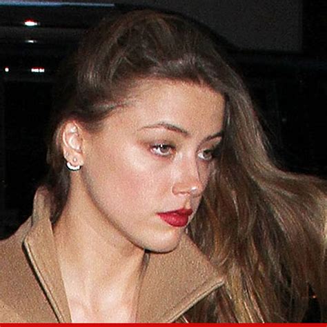 amber heard leaked photos|Amber Heards topless photo sent to Johnny Depp。